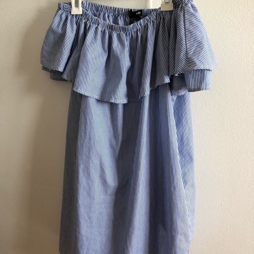 AQUA off-the-shoulder STRIPED SHIFT DRESS